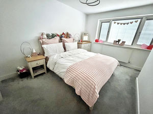 Bedroom- click for photo gallery